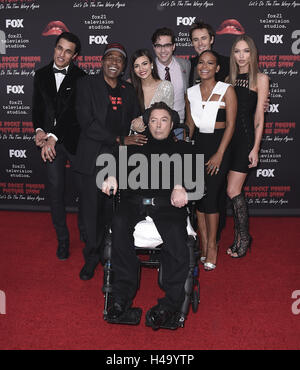 West Hollywood, CA. 13 Oct, 2016. Staz Nair, Ben Vereen, Victoria Justice, Tim Curry, Ryan McCartan, Reeve Carney, Christina Milian et Ivy Levan au tapis rouge première de Fox's 'The Rock Horror Picture Show : vous permet de faire le Time Warp Again' au Roxy le 13 octobre 2016 à West Hollywood, Californie. Credit : Mpi991 Punch/media/Alamy Live News Banque D'Images