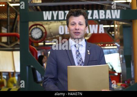 Gdansk, Pologne. 14 octobre, 2016. Chancelier de l'International de l'ordre de sourire et médiateur des enfants Marek Michalak visites Gdansk à se référer à l'expérience de la ville de Gdansk favoriser les soins à l'extérieur des institutions de l'état. Credit : Michal Fludra/Alamy Live News Banque D'Images