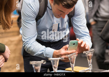 Londres, Royaume-Uni. 14 octobre, 2016. Le Salon du Chocolat a lieu à Olympia Londres, Royaume-Uni du 14 au 16 octobre 2016, comme la grande finale de chocolat 7. © Laura De Meo/Alamy Live News Crédit : Laura De Meo/Alamy Live News Banque D'Images