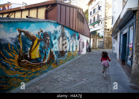 Street art à Mutriku, province du Guipuzcoa, Pays Basque, Espagne, Banque D'Images