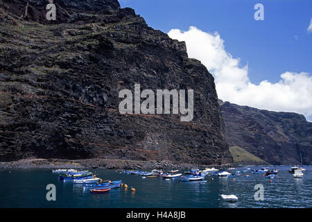 Espagne, Canaries, La Gomera, Valle, Rey grain baie portuaire, des bottes, des Canaries, de bateaux de pêche, les eaux, la mer, le bassin du port, falaise rocheuse, pittoresque et idyllique, Banque D'Images