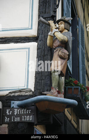 Europe, France, Alsace, Ribeauvillé, figure en bois à maison à pans de bois, Banque D'Images