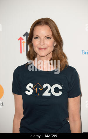 Marcia Cross fréquentant Stand Up to Cancer 2016 tapis rouge au Disney Hall , Los Angeles CA. Banque D'Images