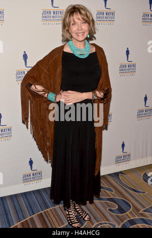 Susan Blakely assiste à la John Wayne Cancer Institute's 31e Bal à l'Odyssée Beverly Wilshire Four Seasons Hotel le 9 avril 2016 à Beverly Hills, Californie. Banque D'Images