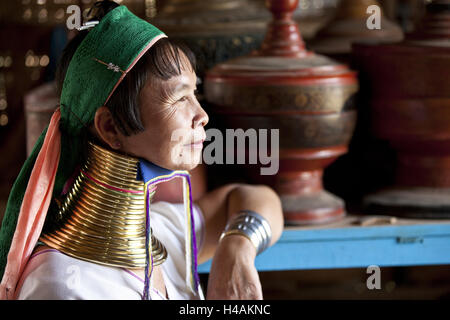 Le Myanmar, l'État de Shan, région du lac Inle Inle, Mountain Village, tribu Padaung, Kekawngdu et Kayan, de cirques, de 'long cou Karen', 'girafe de la cou', Banque D'Images