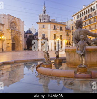 L'espagne, Valence, Plaza de la Virgen, fontaine de Turia, Catedral de Santa María de Valence, Banque D'Images