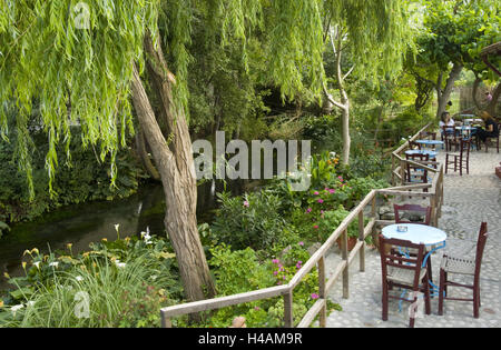 Grèce, Crete, Drapano péninsule, avec Vamos, kalives, taverne sur la petite rivière à Kalives, Banque D'Images