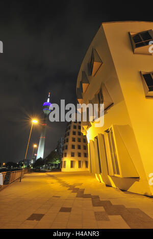 Nouvelle cour", immeuble de bureaux, de nuit, port des médias, Düsseldorf, Rhénanie du Nord-Westphalie, Allemagne, Europe, Banque D'Images