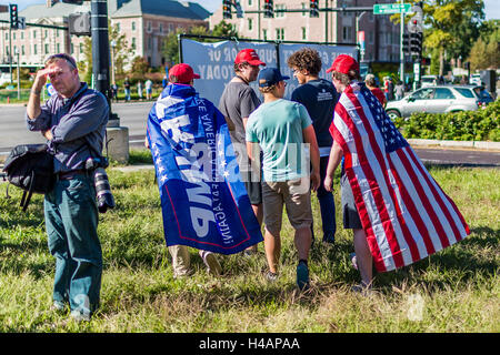 San Francisco, États-Unis. 09Th Oct, 2016. En dehors du débat partisans Trump arena, à l'Université de Washington à Saint-Louis. © Michael Nigro/Pacific Press/Alamy Live News Banque D'Images