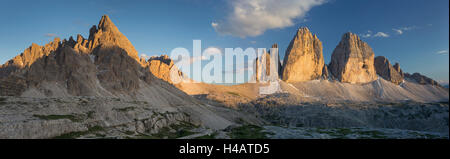 Tre Cime di Lavaredo (trois merlons), le Tyrol du Sud, les montagnes des Dolomites, Italie Banque D'Images