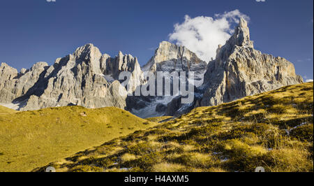 Cima dei Bureloni (3130m), la Cima della Vezzana (3192m), Cimon della Pala (3184m), Passo Rolle, Trentino - Alto Adige, Dolomites, Italie Banque D'Images