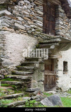 Ancien stockage dans la vallée de la Verzasca Banque D'Images