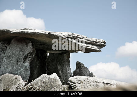 Dolmen de Poulnabrone, le Burren, comté de Clare, néolithique, l'orifice de l'inquiétude Banque D'Images