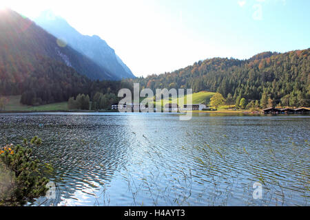 Germany, Bavaria, Mittenwald, lac Lautersee Banque D'Images