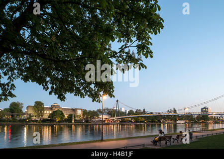 Francfort sur le Main, Hesse, Allemagne, Städel avec Holbeinsteg sur le quartier de Francfort. Banque D'Images