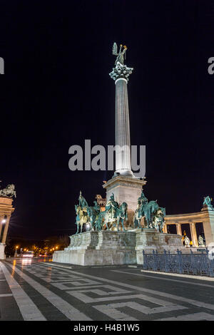 La Place des Héros, Hsök Tere, du patrimoine culturel mondial de l'UNESCO, district de Pest, Budapest, Hongrie, Europe Banque D'Images