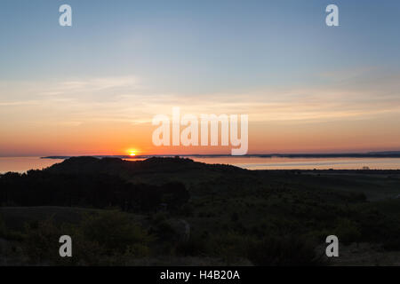 Le lever du soleil sur la mer Baltique et le Bessin de l'île de Hiddensee, Mecklembourg-Poméranie-Occidentale, Allemagne Banque D'Images