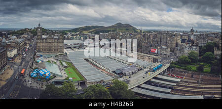 Édimbourg, Écosse - 31 août 2016 : vue panoramique sur le toit de la gare de Waverley en vue d'en haut, S Banque D'Images