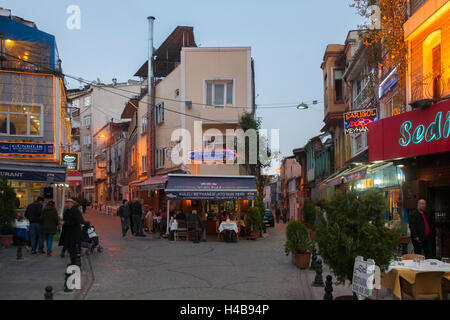 Istanbul, Samatya, poisson de bars dans la soirée Banque D'Images