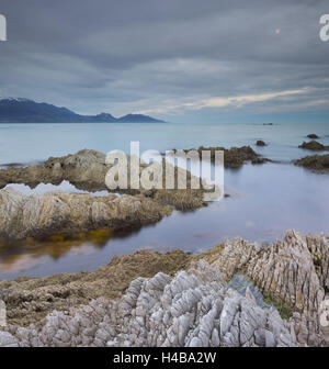 Des formations rocheuses, les montagnes de la péninsule de Kaikoura, Manakau, Canterbury, île du Sud, Nouvelle-Zélande Banque D'Images