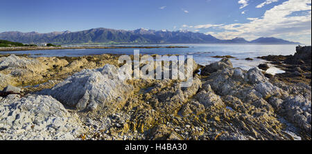 Des formations rocheuses, les montagnes de la péninsule de Kaikoura, Manakau, Canterbury, île du Sud, Nouvelle-Zélande Banque D'Images