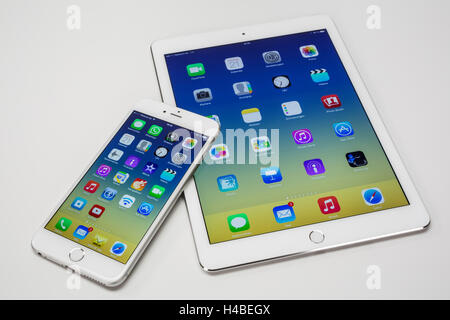L'iPad air 2, l'iPhone 6Plus, l'affichage, les applications, programmes, close-up, multi-touch, fonction Banque D'Images