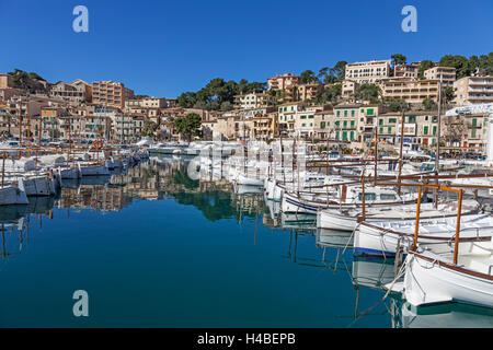 Bateaux de pêche dans le port de Port de Soller, Majorque, l'île Banque D'Images