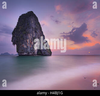 Rochers sur la plage de Phra Nang, soir, humeur, Ao Nang, Krabi, Thaïlande, Banque D'Images