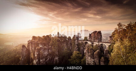 Vue de la Bastei bridge dans la Suisse saxonne Banque D'Images