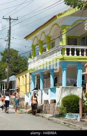 La péninsule de Samana, République dominicaine, maisons de bois coloré dans le style colonial, à Sanchez Banque D'Images