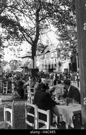 Ein Ausflug in den Wiener Vergnügungspark (Wiener Prater), Deutsches Reich 1930er Jahre. Un voyage dans le parc de loisirs du Prater de Vienne (Vienne), Allemagne 1930 Banque D'Images