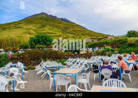 Italie Sicile Iles Eoliennes l'île de Stromboli, l'Observatoire est un belvédère d'où les éruptions volcaniques peuvent être affichés Banque D'Images