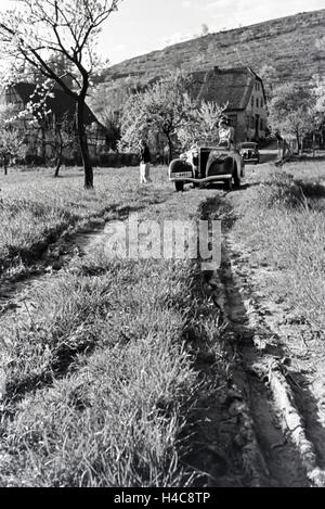 Ein Ausflug mit dem Ford Eifel, Deutsches Reich 1930er Jahre. Une excursion avec la Ford Eifel, Allemagne 1930 Banque D'Images