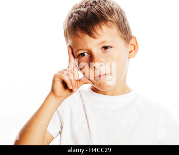 Cute blonde litlle boy fatigué triste isolated on white close up pense Banque D'Images