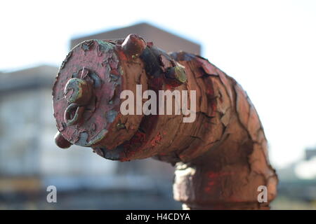 Old Rusty Drain sur le toit Banque D'Images