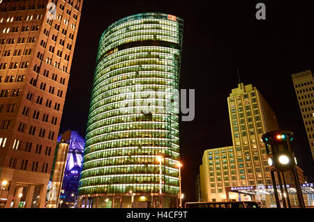 Allemagne, Berlin, Potsdamer Platz, Bahn Tower, nuit Banque D'Images