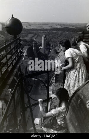 Der höchste Turm des Rathauses bietet einen ausgezeichneten Blick über die gesamte Innenstadt von Rothenburg ob der Tauber und die umliegende Naturlandschaft, Deutschland 1930 er Jahre. La plus haute tour de la mairie présente une vue excellente sur le Banque D'Images