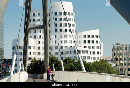 Media harbour, nouvelle cour po Frank Gehry à Düsseldorf, Allemagne, Berlin, Düsseldorf Banque D'Images