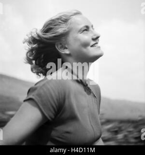 Porträt einer jungen Frau, Deutschland 1930 er Jahre. Portrait d'une jeune femme, Allemagne 1930. Banque D'Images