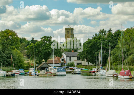 Malthouse vaste et St Helen's Church, Ranworth, Norfolk, Angleterre Banque D'Images