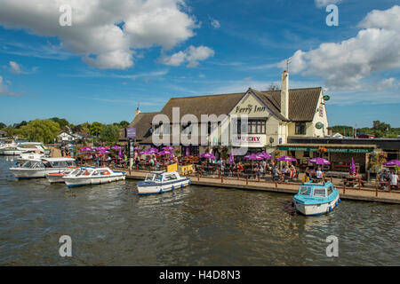 Inn on Ferry rivière Bure, Horning, Norfolk, Angleterre Banque D'Images