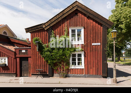 Une vieille maison de bois au milieu de la ville, Kalmar Suède Banque D'Images