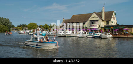 Inn on Ferry rivière Bure Panorama, Horning, Norfolk, Angleterre Banque D'Images