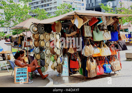 Les étals de marché dans l'Avenida Rio Branco, Rio de Janeiro, Brésil, partie ville Centro Banque D'Images