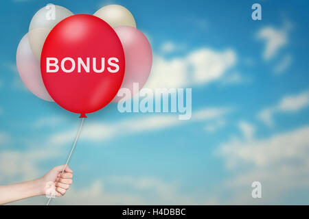 Main tenant ballon bonus avec sky fond flou Banque D'Images