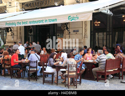 Carul Cu Bere localement, de la bière, dans la voiture, la rue Lipscani Strada de Leipzig, dans l'ancien quatrième commercial, Bucarest, Roumanie Banque D'Images