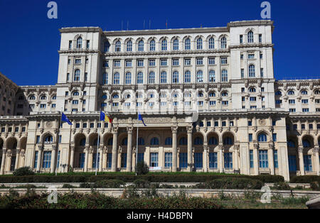 Le palais du parlement, dans le Roumain Palatul Parlamentului, également connu sous le nom d'une maison du peuple, Casa Poporului, est le deuxième plus grand bâtiment du monde après le Pentagone Banque D'Images