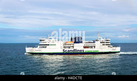 Rodbyhavn, Danemark - Juillet 18, 2016 : Scandlines Ferry hybride sur la route Rodby - Puttgarden, entre le Danemark et l'Allemagne Banque D'Images