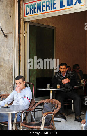 Un café de style français à Casablanca Banque D'Images