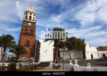 Église Nuestra Señora de Guadalupe dans la place principale, Teguise, Lanzarote, îles Canaries, Espagne Banque D'Images